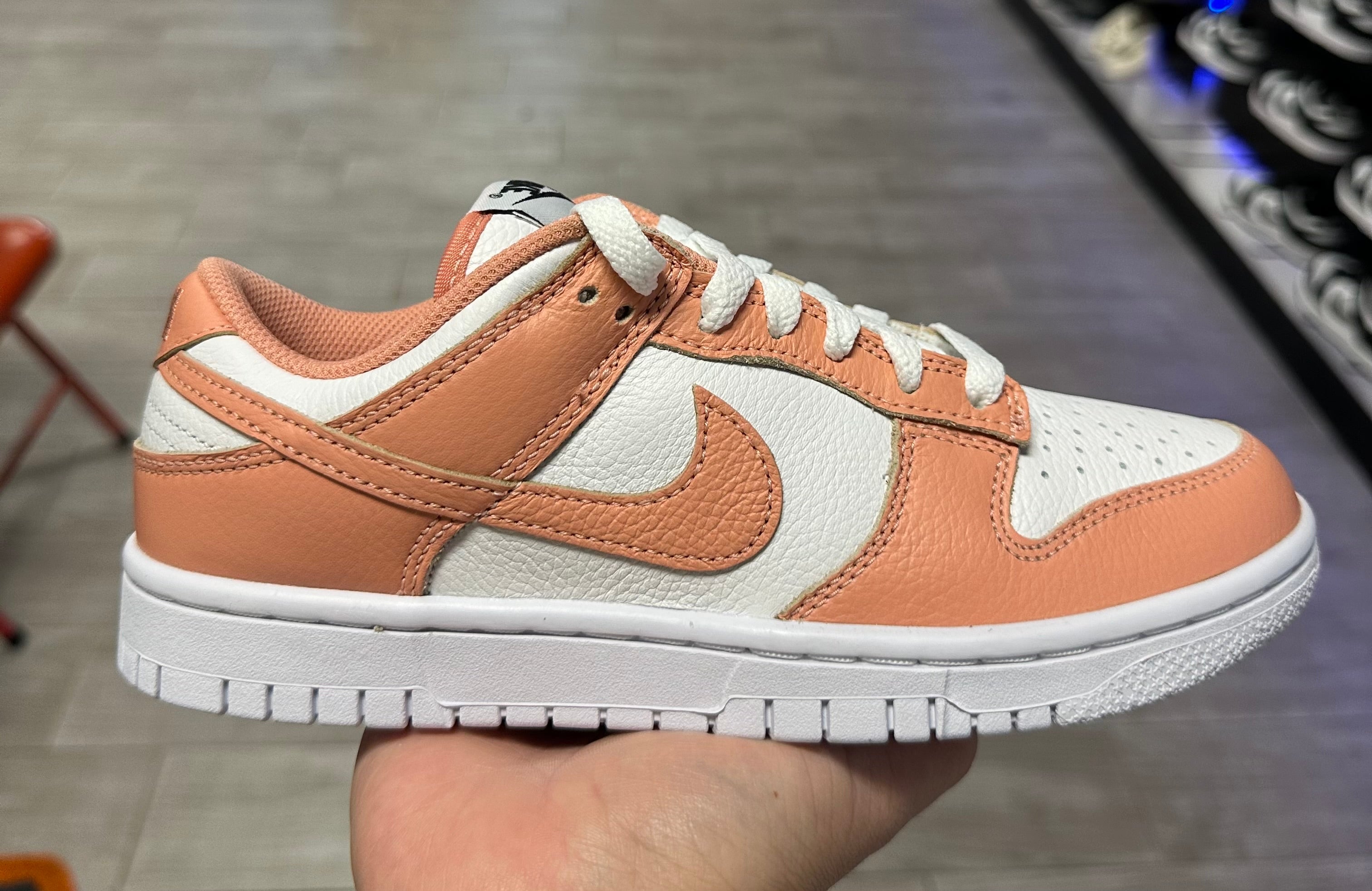 Nike sb dunk low peach best sale