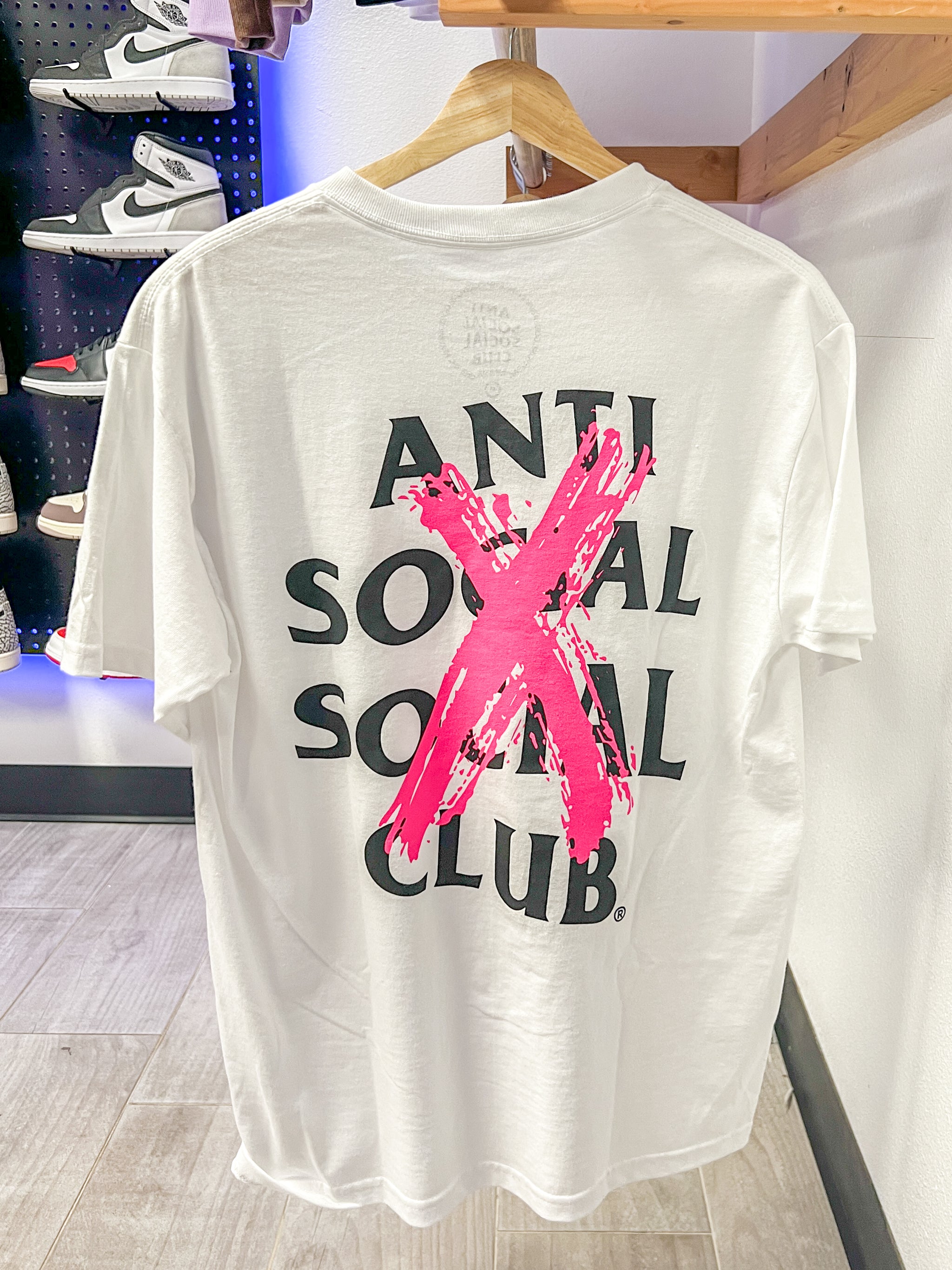 ANTI SOCIAL SOCIAL CLUB TEE WHITE PINK X