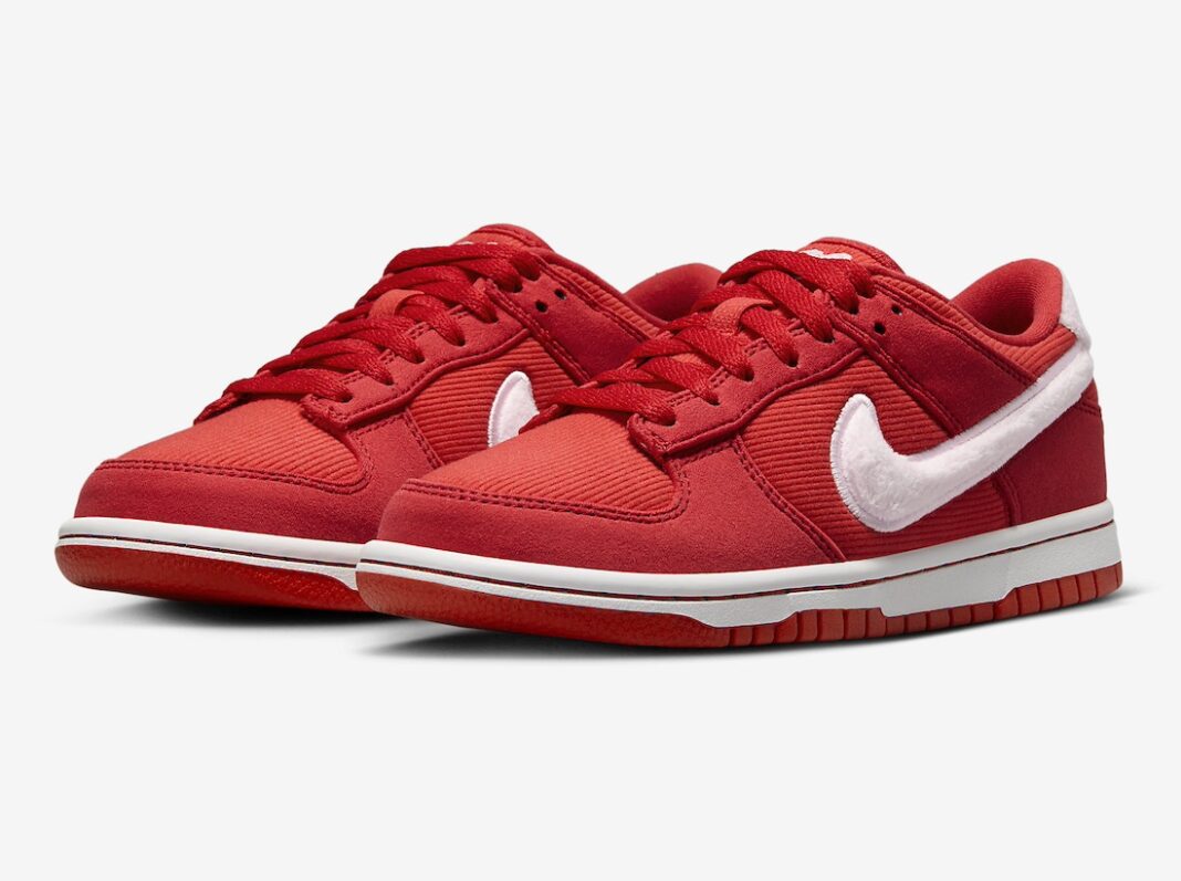 NIKE DUNK LOW VALENTINES