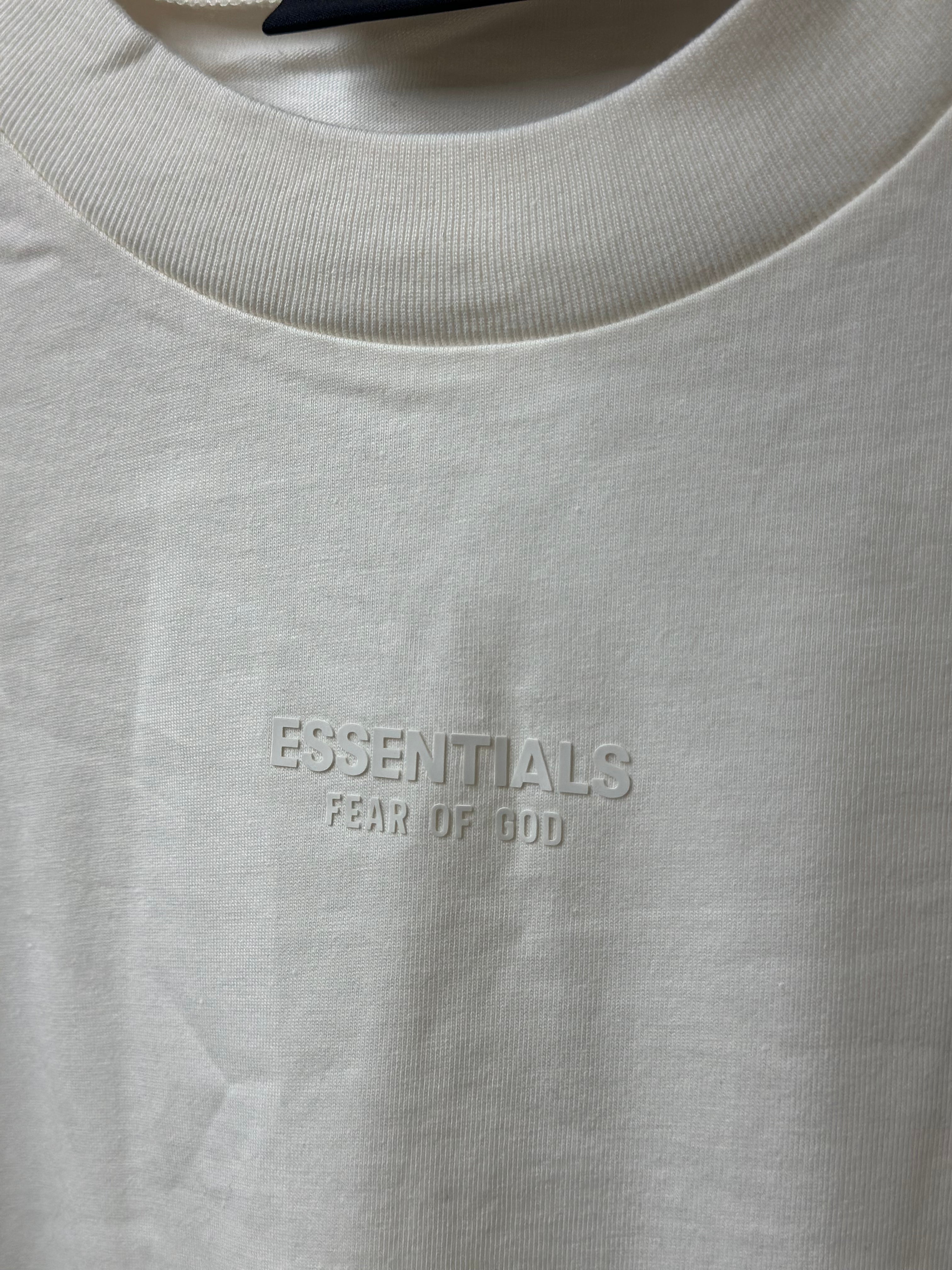 ESSENTIALS CREAM SMALL LOGO TEE